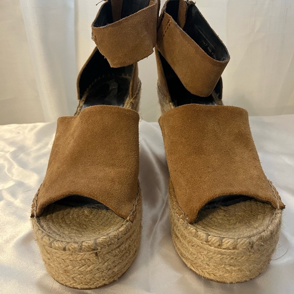 Dolce Vita Straw Wedges - Picture 2 of 4